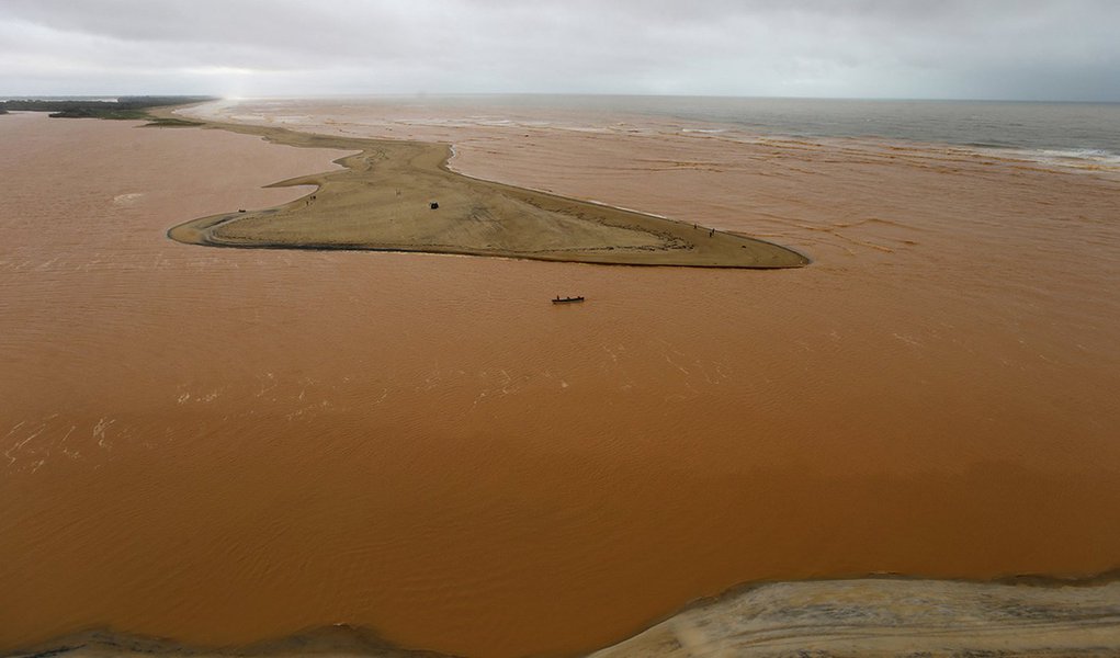 Samarco deve R$ 350 milhões ao Ibama por desastre em Mariana (Foto: REUTERS/Ricardo Moraes) Samarco deve R$ 350 milhões ao Ibama por desastre em Mariana