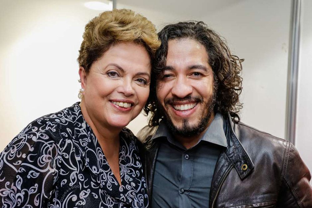 Dilma: decisão de Wyllys revela que a democracia está profundamente ferida Dilma: decisão de Wyllys revela que a democracia está profundamente ferida