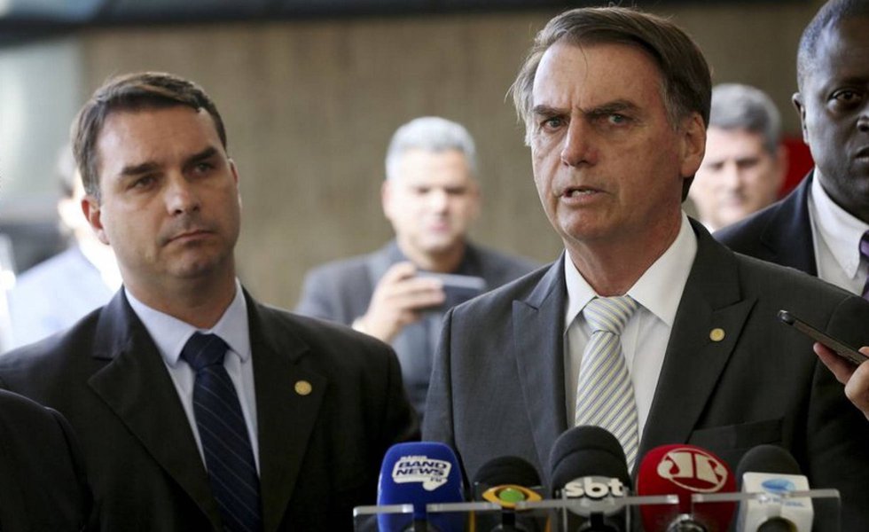 Você acha correto apoiar as milícias do Rio? (Foto: Wilson Dias - ABR) Você acha correto apoiar as milícias do Rio?