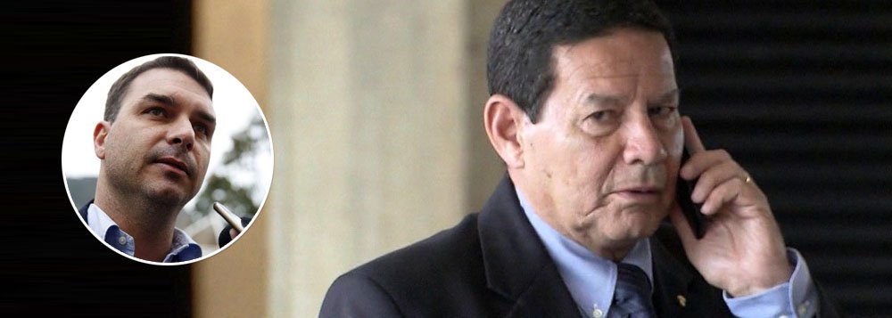 Mourão volta a dizer que é preciso investigar Flávio Bolsonaro Mourão volta a dizer que é preciso investigar Flávio Bolsonaro