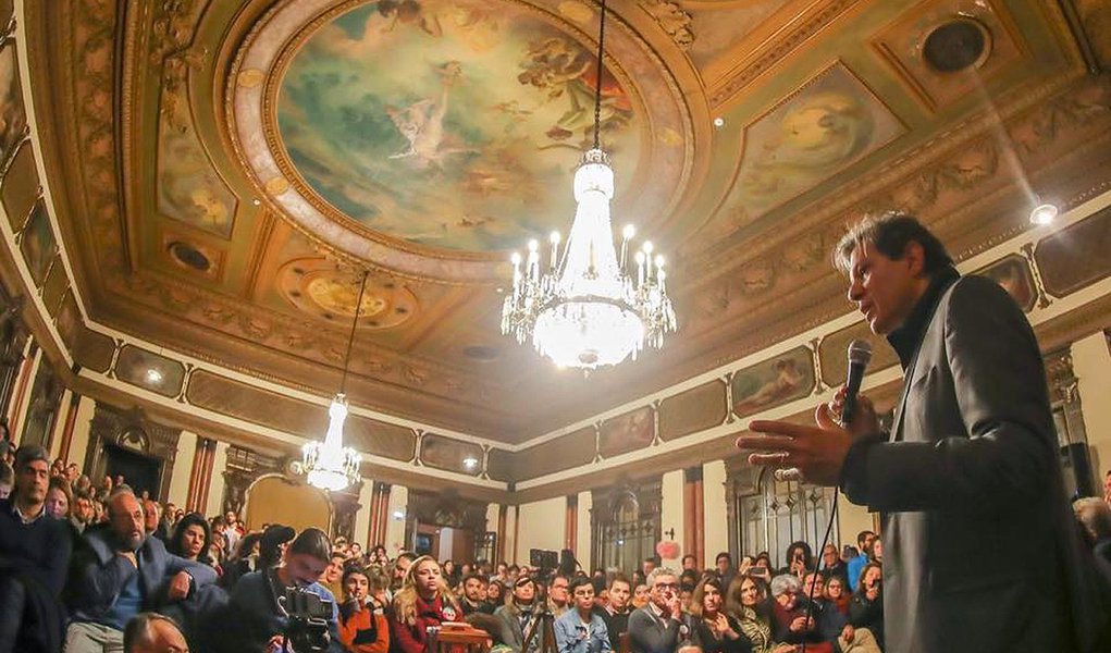 Haddad faz piada com Bolsonaro em Lisboa: vou falar um pouco mais de 6 minutos Haddad faz piada com Bolsonaro em Lisboa: vou falar um pouco mais de 6 minutos