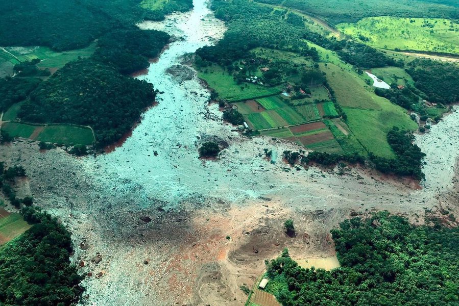 Equipes de resgate buscam 354 desaparecidos após colapso de barragem em MG (Foto: Presidência da Republica/Divulgação) Equipes de resgate buscam 354 desaparecidos após colapso de barragem em MG