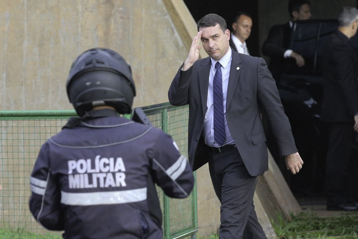 Globo implode Flávio Bolsonaro: pagamento suspeito de R$ 1 milhão (Foto: Rodrigues Pozzebom/Agência) www.brasil247.com - Globo implode Flávio Bolsonaro: pagamento suspeito de R$ 1 milhão