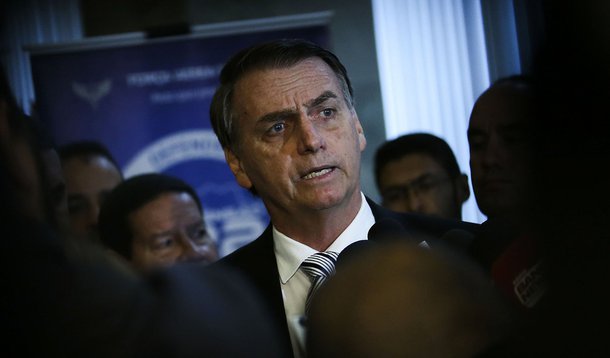 Bolsonaro é o racista-chefe da Ku Klux Klan e do 'lixo branco' brasileiro (Foto: José Cruz/Agência Brasil) Bolsonaro é o racista-chefe da Ku Klux Klan e do 'lixo branco' brasileiro