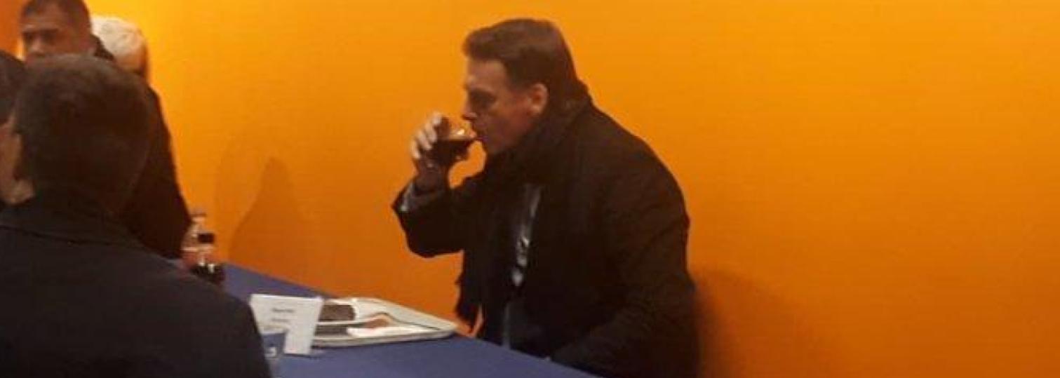 A agonia do governo Bolsonaro: prisões, fiasco, retaliação e uma moldura laranja A agonia do governo Bolsonaro: prisões, fiasco, retaliação e uma moldura laranja