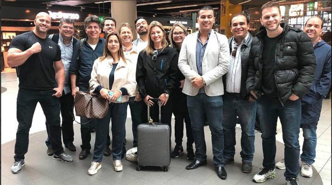 Bancada do PSL vai à China e gera críticas de bolsonaristas Bancada do PSL vai à China e gera críticas de bolsonaristas