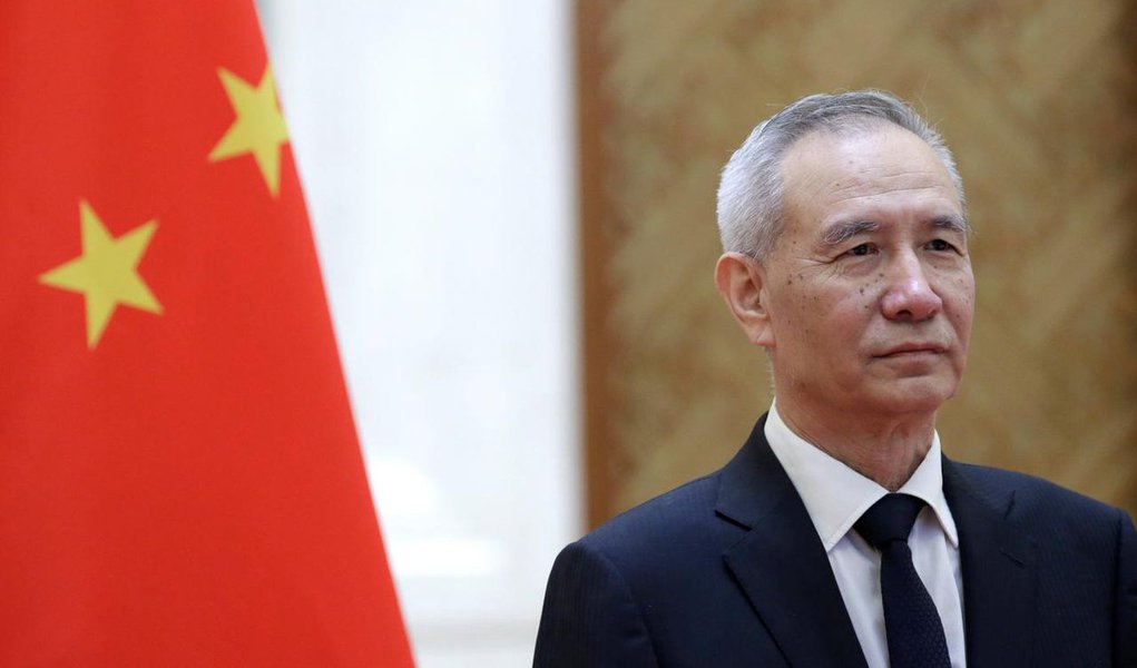 China confirma visita de vice-premiê aos EUA para negociação comercial no fim do mês (Foto: REUTERS/Jason Lee) China confirma visita de vice-premiê aos EUA para negociação comercial no fim do mês