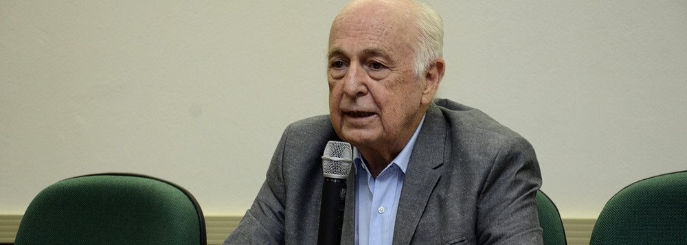 Bresser critica apoio de setores da esquerda a Maduro Bresser critica apoio de setores da esquerda a Maduro
