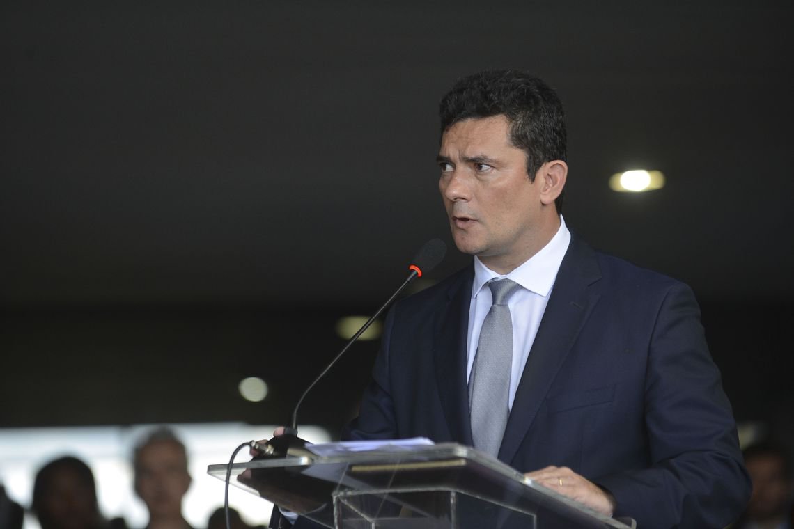 Moro critica pesquisas que mostram desaprovação à posse de armas Moro critica pesquisas que mostram desaprovação à posse de armas