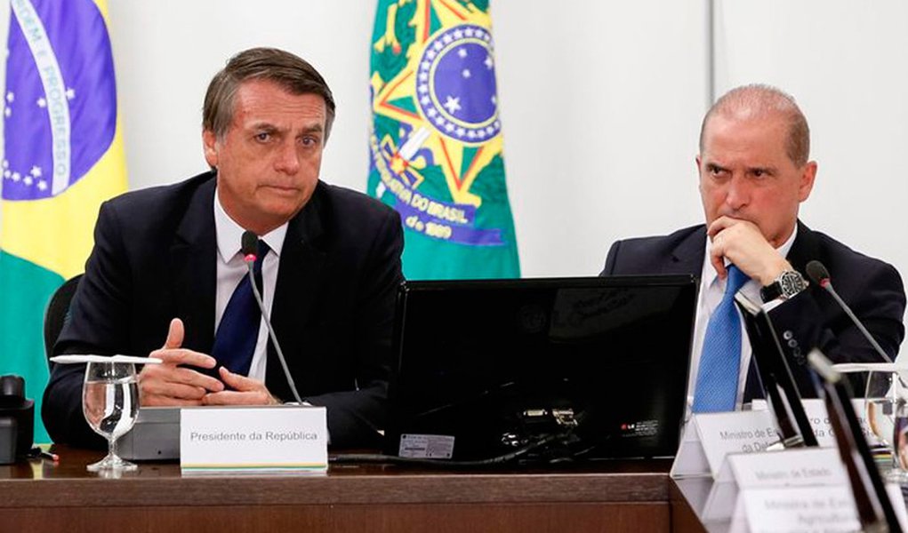 Bolsonaro decidirá proposta da Previdência quando voltar de Davos Bolsonaro decidirá proposta da Previdência quando voltar de Davos