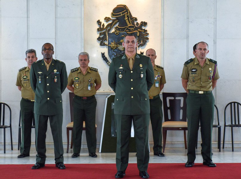 General 'porta-voz' acha que comunicação é 'batalha nas redes sociais', diz Tijolaço General 'porta-voz' acha que comunicação é 'batalha nas redes sociais', diz Tijolaço