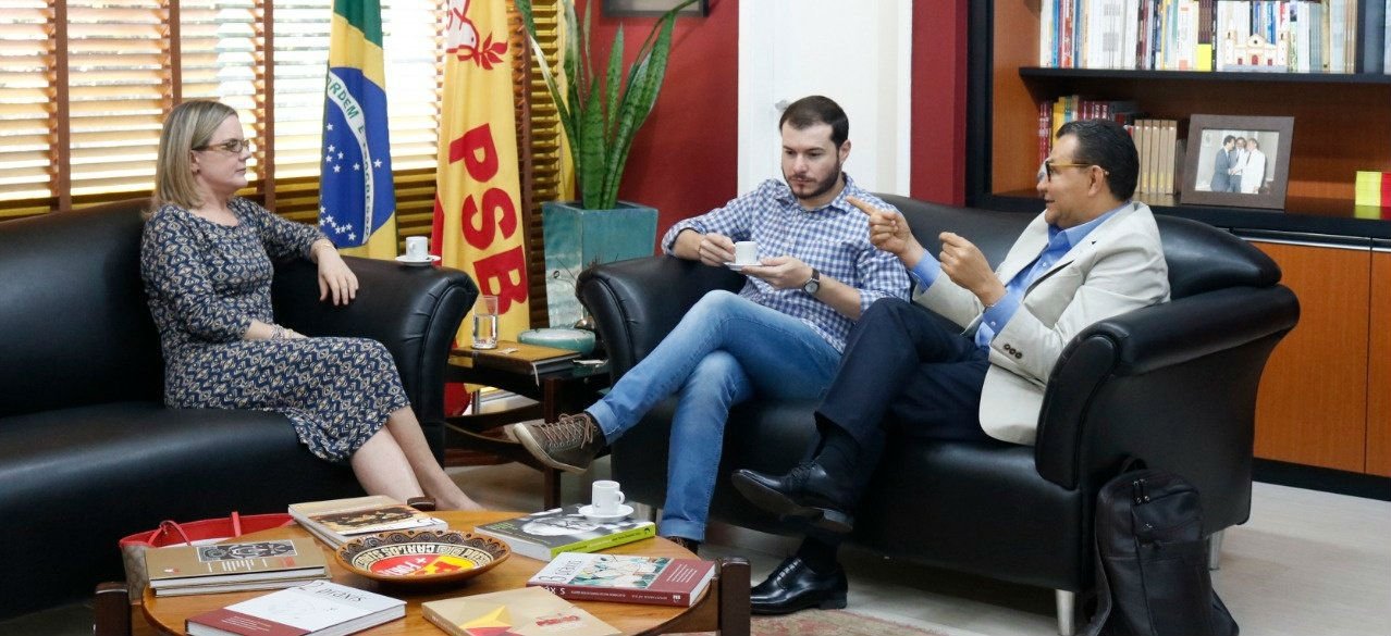Gleisi reitera que PT não apoiará Rodrigo Maia Gleisi reitera que PT não apoiará Rodrigo Maia