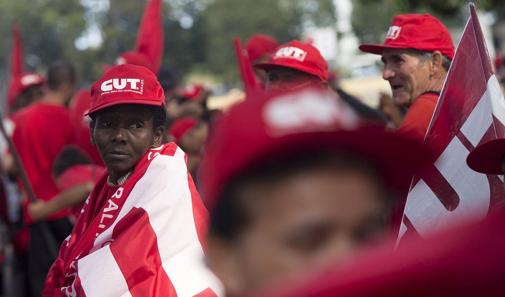 O trabalhador como inimigo público (Foto: Marcelo Camargo/Agência Brasil) O trabalhador como inimigo público
