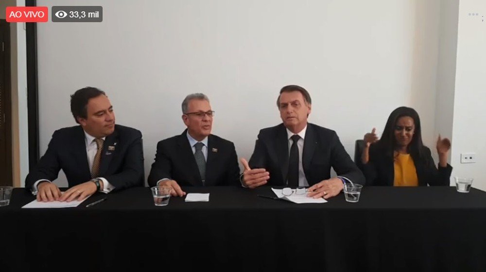 Bolsonaro diz em live que é preciso 'investir em pesquisa', mas cortou 30% Bolsonaro diz em live que é preciso 'investir em pesquisa', mas cortou 30%