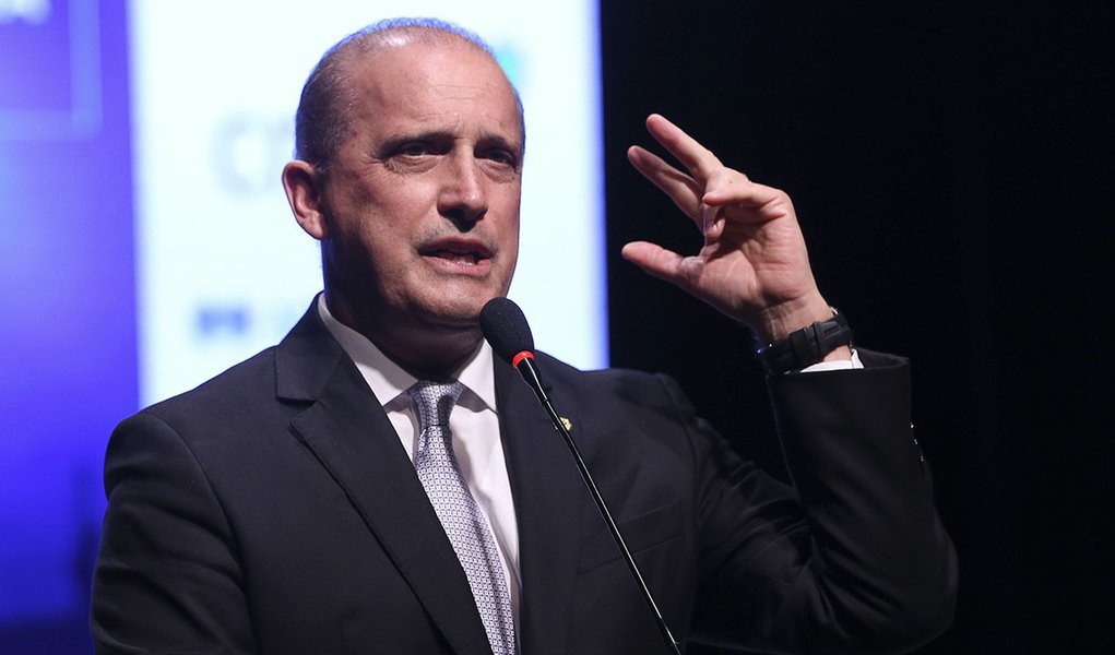 Para não ter que defender Moro, Onyx quer fugir da CCJC (Foto: Valter Campanato/Agência Brasil) Para não ter que defender Moro, Onyx quer fugir da CCJC