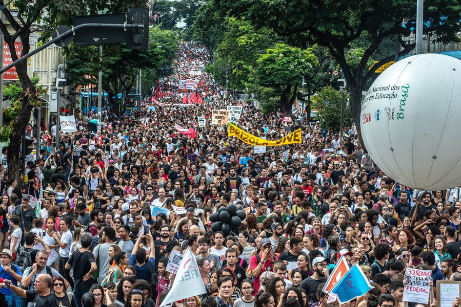 Paralisação gigante é prelúdio para a greve geral de 14 de junho (Foto: MAIRA CABRAL) Paralisação gigante é prelúdio para a greve geral de 14 de junho