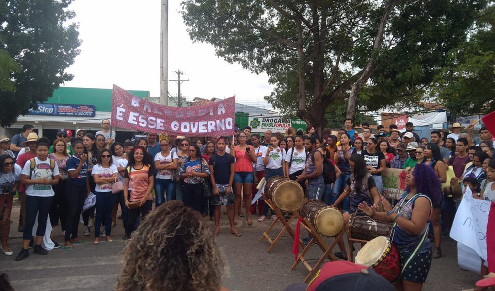Estudantes saem às ruas no Pará em defesa da educação e contra os cortes (Foto: Reprodução) Estudantes saem às ruas no Pará em defesa da educação e contra os cortes
