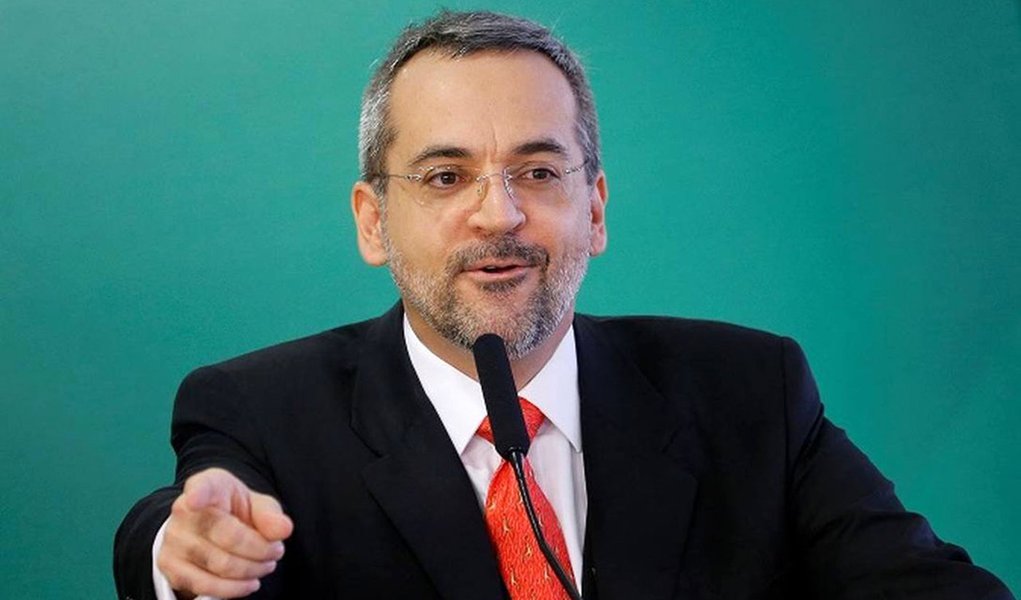 PSOL pede que PGR apure improbidade em corte de verbas anunciado por Weintraub PSOL pede que PGR apure improbidade em corte de verbas anunciado por Weintraub