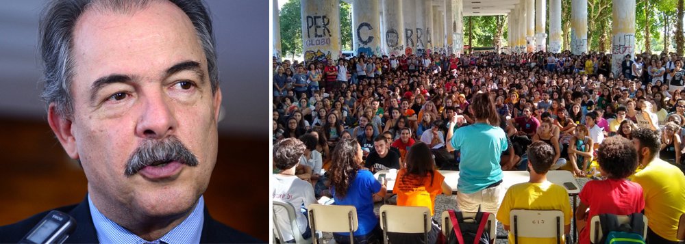 Mercadante: governo devia dobrar vagas em vez de atacar universidade Mercadante: governo devia dobrar vagas em vez de atacar universidade