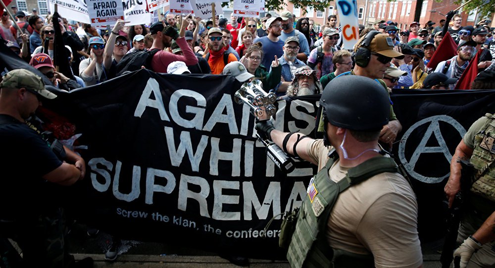 Cresce nos EUA número de crimes de supremacistas brancos Cresce nos EUA número de crimes de supremacistas brancos
