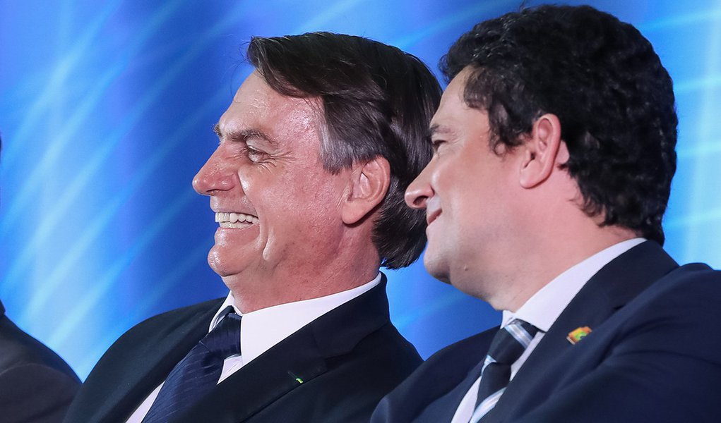 Bolsonaro confirma 'ter compromisso' para indicar Moro ao STF (Foto: Marcos Corrêa/PR) Bolsonaro confirma 'ter compromisso' para indicar Moro ao STF