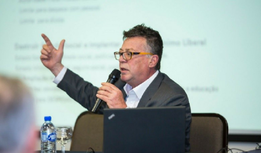 Elites arcaicas não aceitam Estado de bem estar social, diz professor Elites arcaicas não aceitam Estado de bem estar social, diz professor