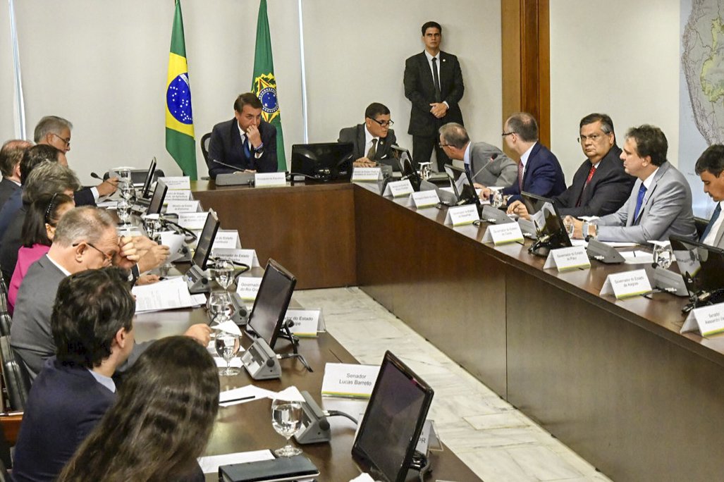 Governadores do Nordeste pedem a Bolsonaro revisão do corte de universidades Governadores do Nordeste pedem a Bolsonaro revisão do corte de universidades