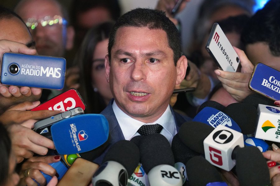 'Cada vez que Bolsonaro fala, desidrata um pouco a reforma', diz o presidente da comissão da Previdência 'Cada vez que Bolsonaro fala, desidrata um pouco a reforma', diz o presidente da comissão da Previdência