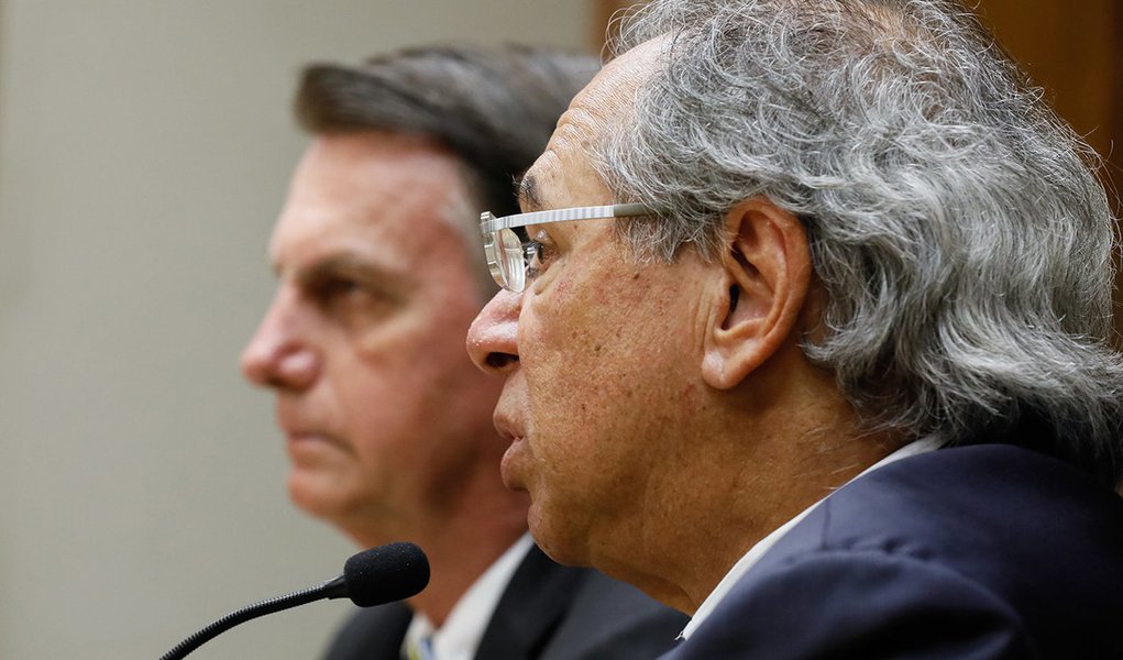 Guedes, o insaciável, prejudica 21 milhões com corte do abono (Foto: Isac Nóbrega/PR) Guedes, o insaciável, prejudica 21 milhões com corte do abono