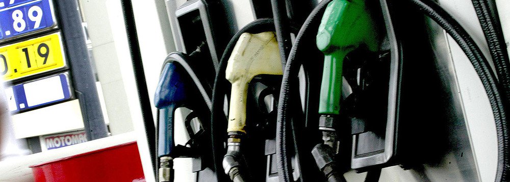 Governo aumenta preço da gasolina e litro passa a custar até R$ 5 (Foto: GIANCARLO SHIBAYAMA) Governo aumenta preço da gasolina e litro passa a custar até R$ 5