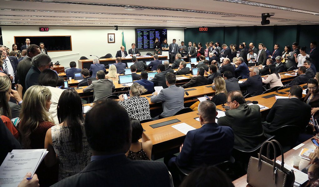 Comissão mista aprova MP da privatização da água Comissão mista aprova MP da privatização da água