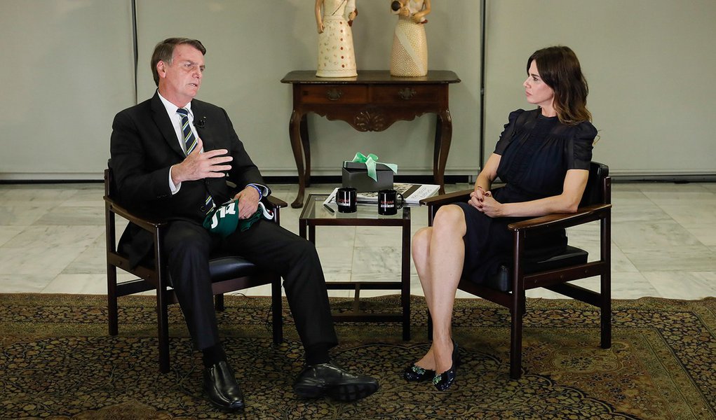 Bolsonaro se diz fã de Trump e afirma que racismo é 'coisa rara' no Brasil em entrevista chapa-branca (Foto: Isac Nóbrega/PR) Bolsonaro se diz fã de Trump e afirma que racismo é 'coisa rara' no Brasil em entrevista chapa-branca