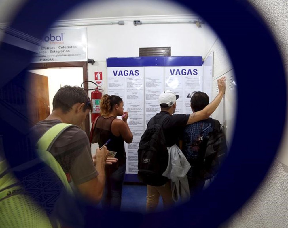 Crise dispara e indicadores de desemprego aumentam em abril (Foto: REUTERS/Paulo Whitaker) Crise dispara e indicadores de desemprego aumentam em abril