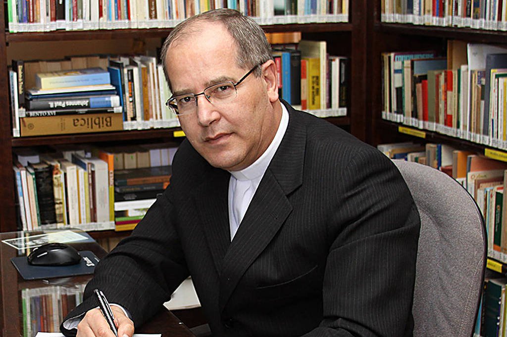 Após ensaiar guinada conservadora, CNBB elege presidente moderado Após ensaiar guinada conservadora, CNBB elege presidente moderado