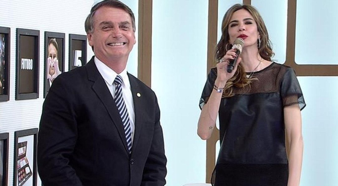 Depois de Sílvio Santos, Bolsonaro gravou com Luciana Gimenez (Foto: Reprodução/Rede TV) Depois de Sílvio Santos, Bolsonaro gravou com Luciana Gimenez