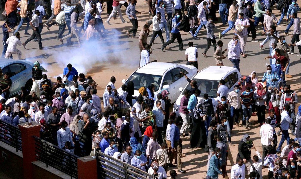 Crise no Sudão provoca falta de comida, combustíveis e dinheiro (Foto: Reuters) Crise no Sudão provoca falta de comida, combustíveis e dinheiro