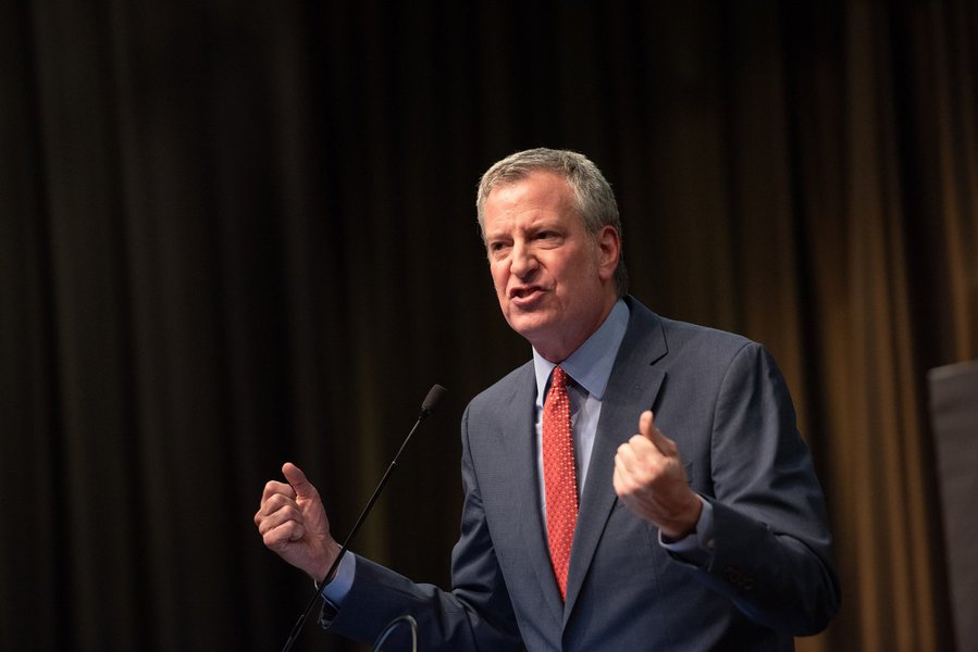 Se Bill de Blasio ofendeu todos os brasileiros, Olavo de Carvalho atingiu todos os militares Se Bill de Blasio ofendeu todos os brasileiros, Olavo de Carvalho atingiu todos os militares