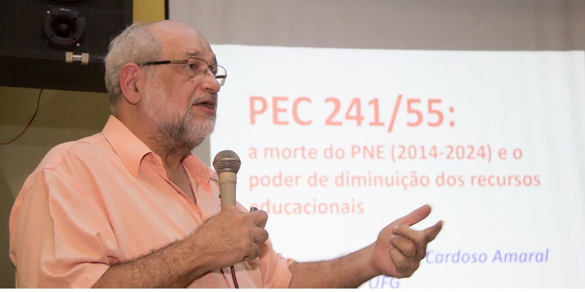 Educador alerta para risco de universidades fecharem até fim do ano Educador alerta para risco de universidades fecharem até fim do ano