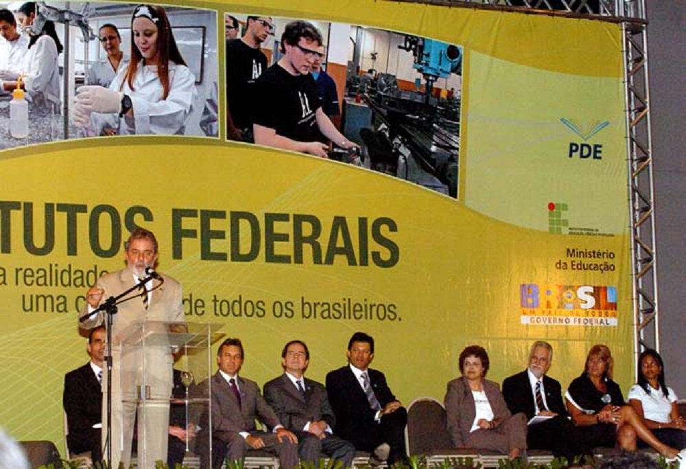 Em 2008, Lula havia criado 38 institutos federais de educação Em 2008, Lula havia criado 38 institutos federais de educação