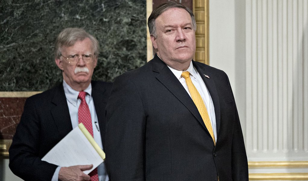 Imprensa americana culpa Pompeo e Bolton pelo fiasco na Venezuela Imprensa americana culpa Pompeo e Bolton pelo fiasco na Venezuela