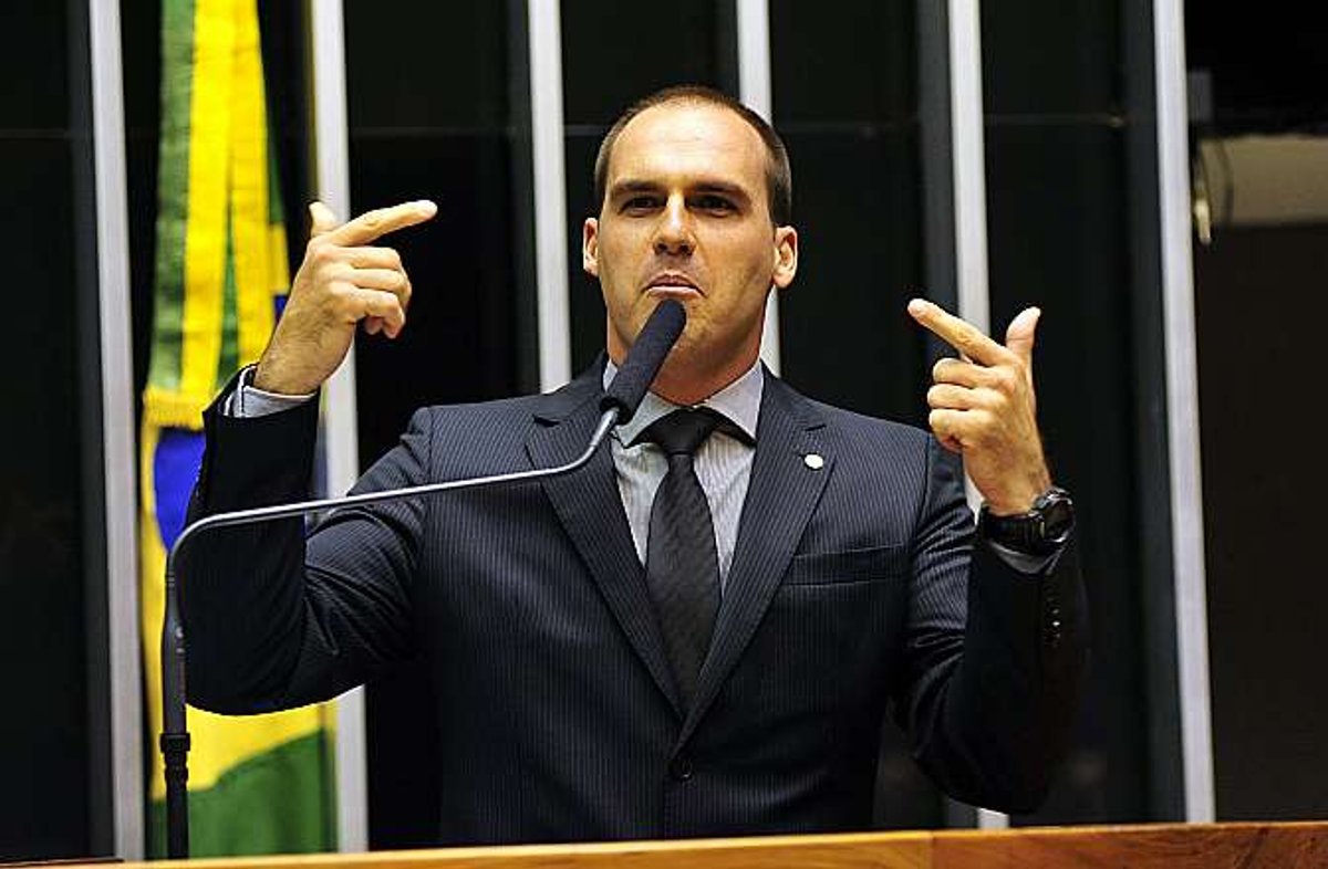 Eduardo Bolsonaro critica ajuda a venezuelanos: tem brasileiro passando necessidade (Foto: Agência Câmara) Eduardo Bolsonaro critica ajuda a venezuelanos: tem brasileiro passando necessidade