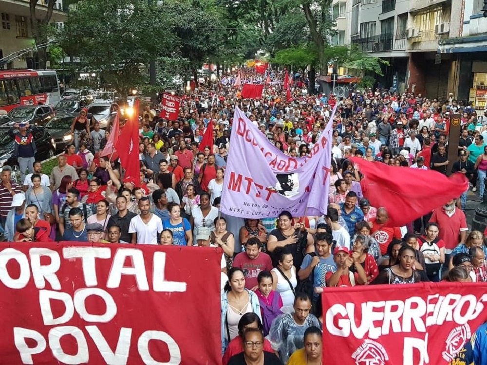 MTST mobiliza 15 mil pessoas contra destruição da moradia MTST mobiliza 15 mil pessoas contra destruição da moradia