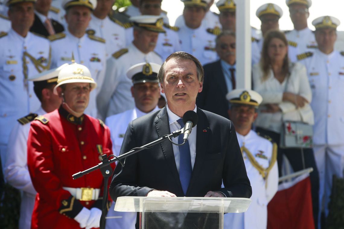 Tijolaço a militares: quem pariu Jair que o embale Tijolaço a militares: quem pariu Jair que o embale