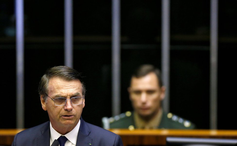 ANPG, UNE e UBES entram com mandado de segurança para reverter cortes na educação (Foto: Reuters) ANPG, UNE e UBES entram com mandado de segurança para reverter cortes na educação