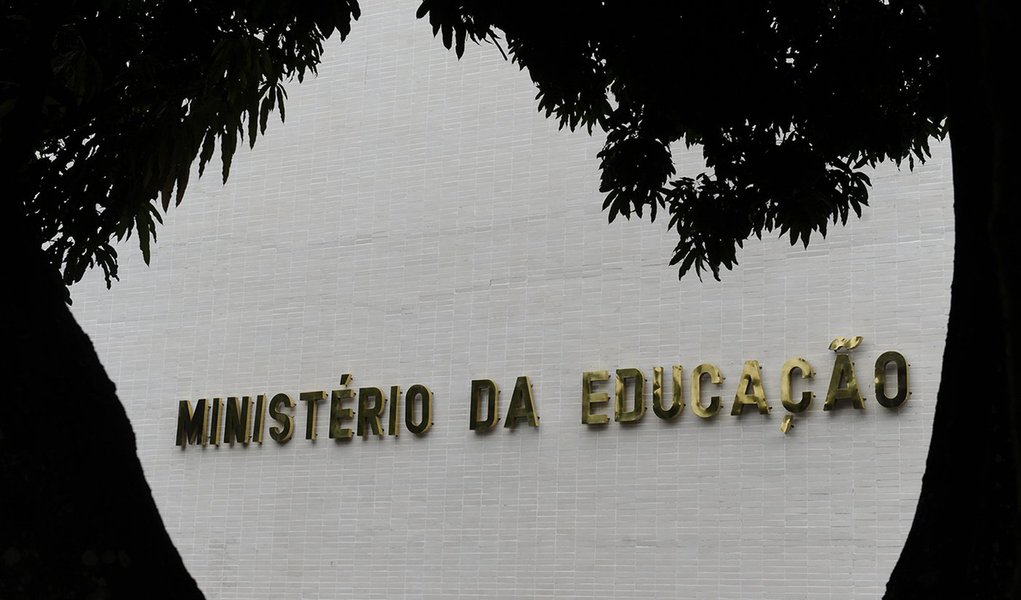 O filisteísmo acadêmico (Foto: Marcos Oliveira/Agência Senado) O filisteísmo acadêmico