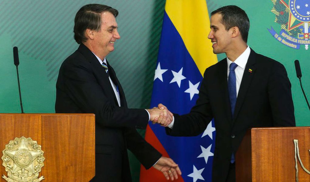 Com Lula sequestrado, Bolsonaro refugia golpistas na embaixada em Caracas Com Lula sequestrado, Bolsonaro refugia golpistas na embaixada em Caracas