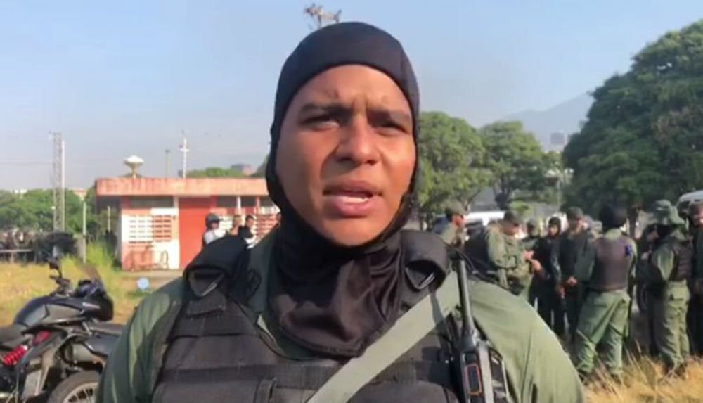Soldados foram enganados por oficiais golpistas para passar ao lado de Guaidó, diz ministro Soldados foram enganados por oficiais golpistas para passar ao lado de Guaidó, diz ministro