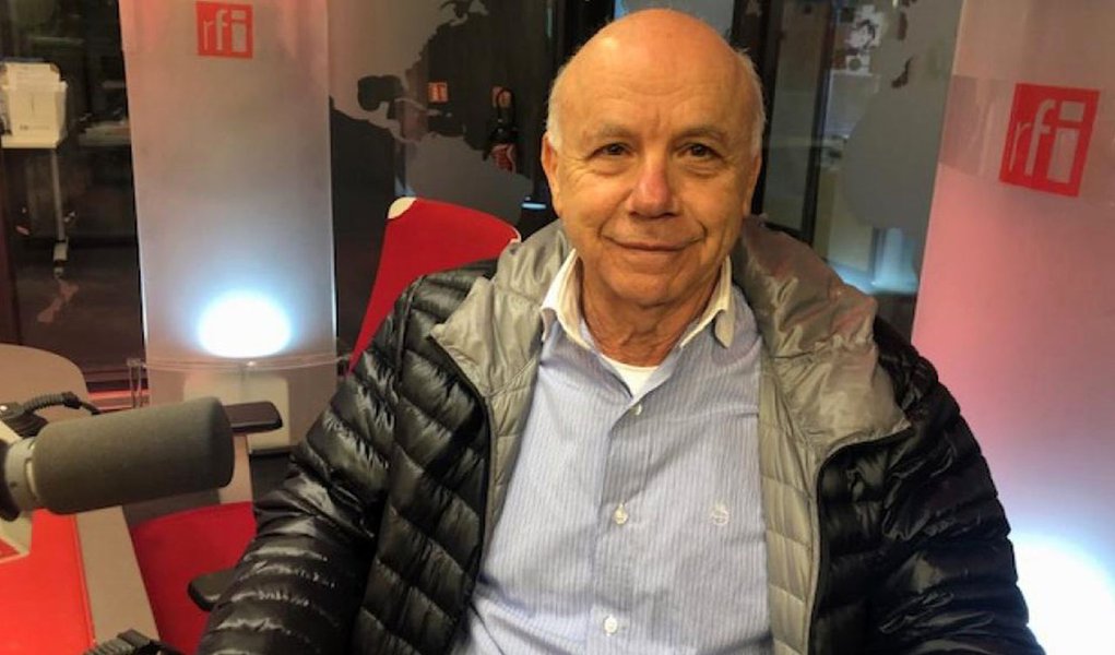 “Rever o modo de funcionamento da educação no Brasil é muito preocupante”, diz Carlos Cury “Rever o modo de funcionamento da educação no Brasil é muito preocupante”, diz Carlos Cury