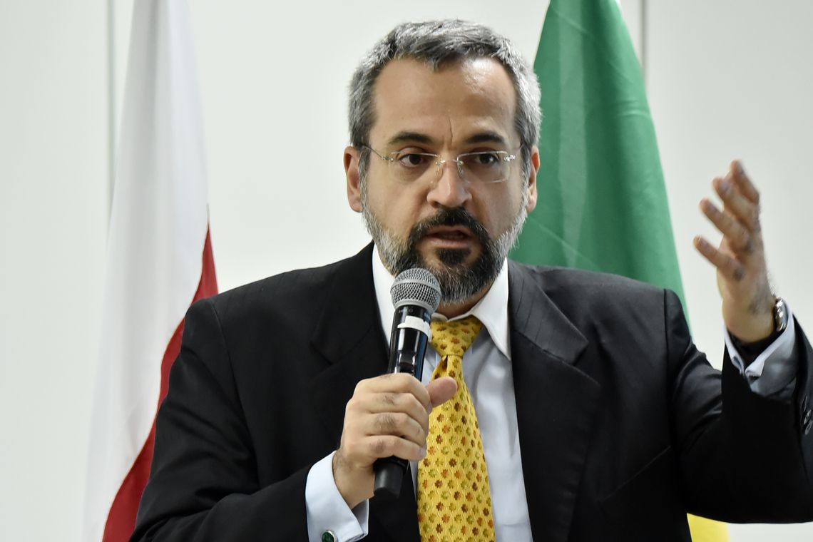 Weintraub corta 30% das verbas de UnB, UFBA e UFF e inicia processo de asfixia das universidades públicas Weintraub corta 30% das verbas de UnB, UFBA e UFF e inicia processo de asfixia das universidades públicas
