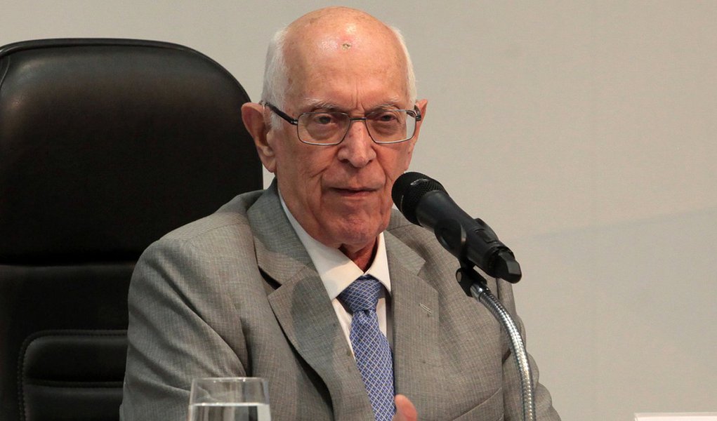 Dallari: liberdade de ensino e a autonomia universitária são direitos constitucionais (Foto: Gil Ferreira/Agência CNJ) Dallari: liberdade de ensino e a autonomia universitária são direitos constitucionais